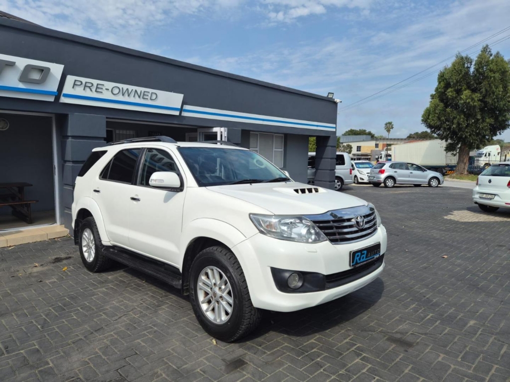 2014 Toyota Fortuner 3.0D-4D Auto — image 1 of 20